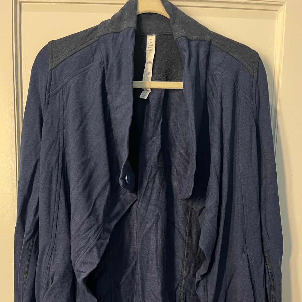 NWT Lululemon Coast Wrap size 6 navy